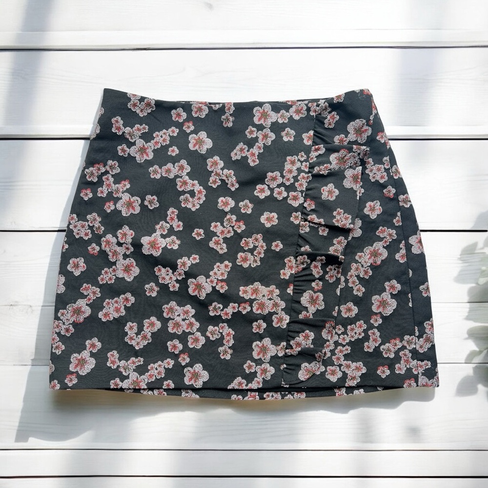 Ruffle Detail Mini Skirt